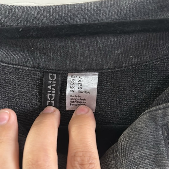 H&M cropped collared sweatshirt - Picture 2 of 3